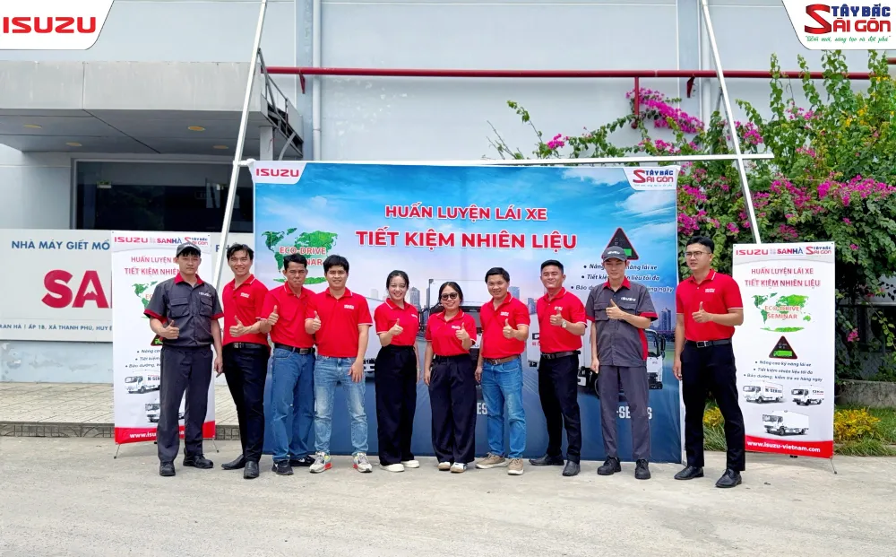 Đại diện ISUZU Tây Bắc Sài Gòn và Công ty TNHH San Hà tại chương trình huấn luyện