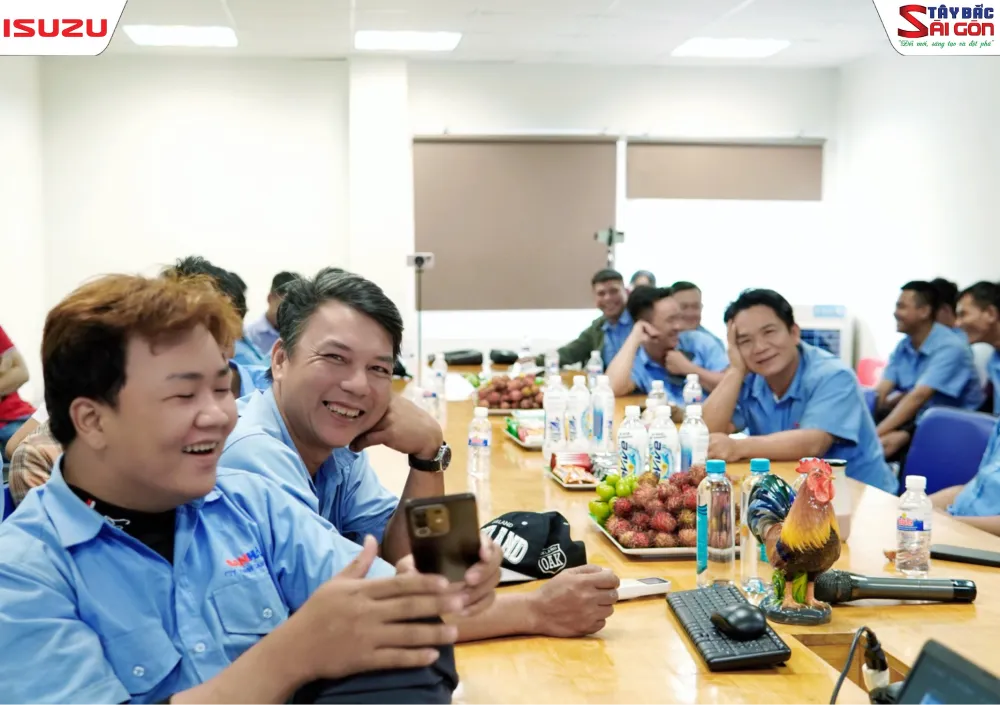 Đội ngũ tài xế San Hà tìm hiểu các nguyên tắc lái xe an toàn và tiết kiệm nhiên liệu